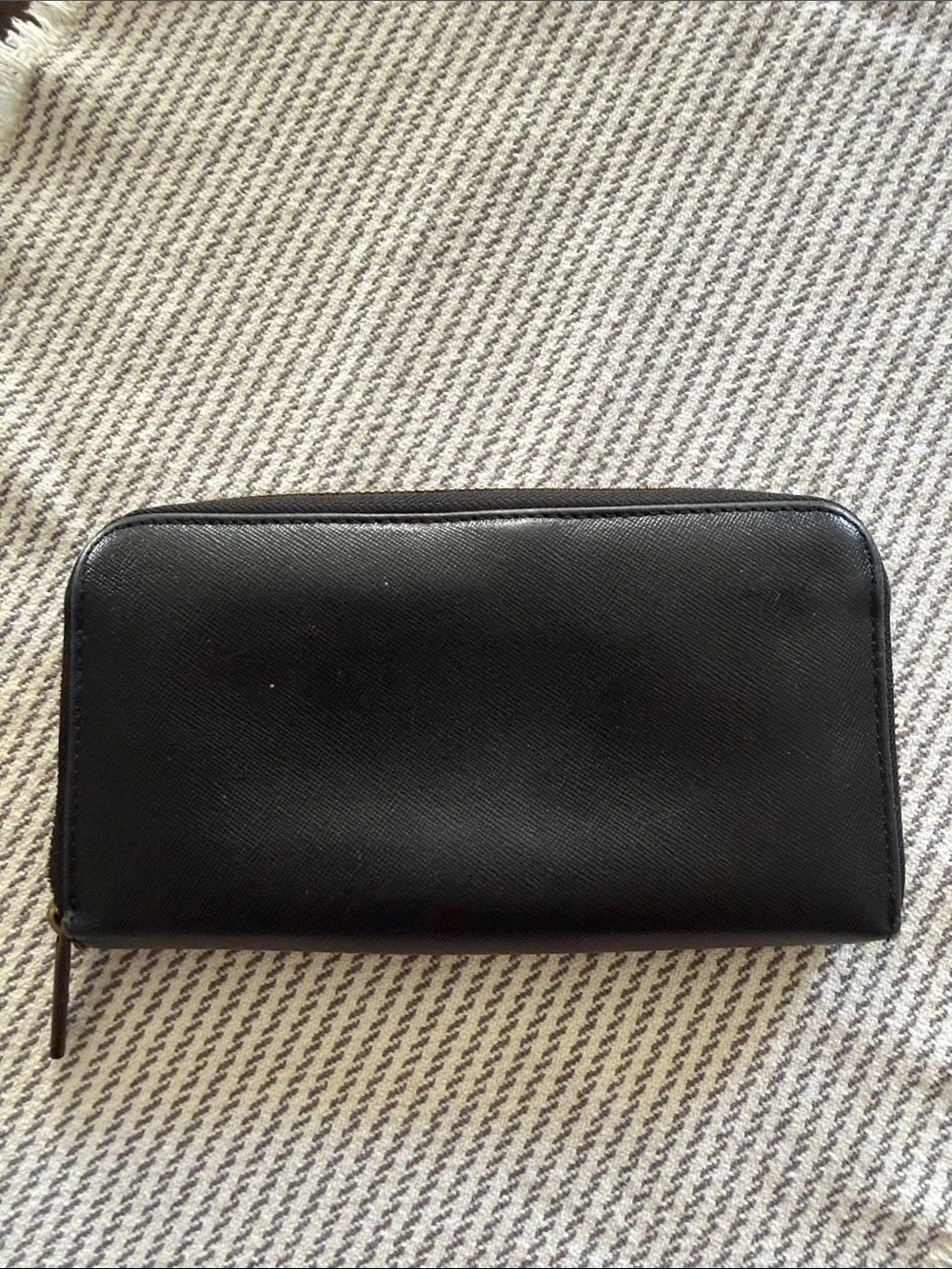 Tory Burch Black Leather Zip Around Wallet with Gold Logo